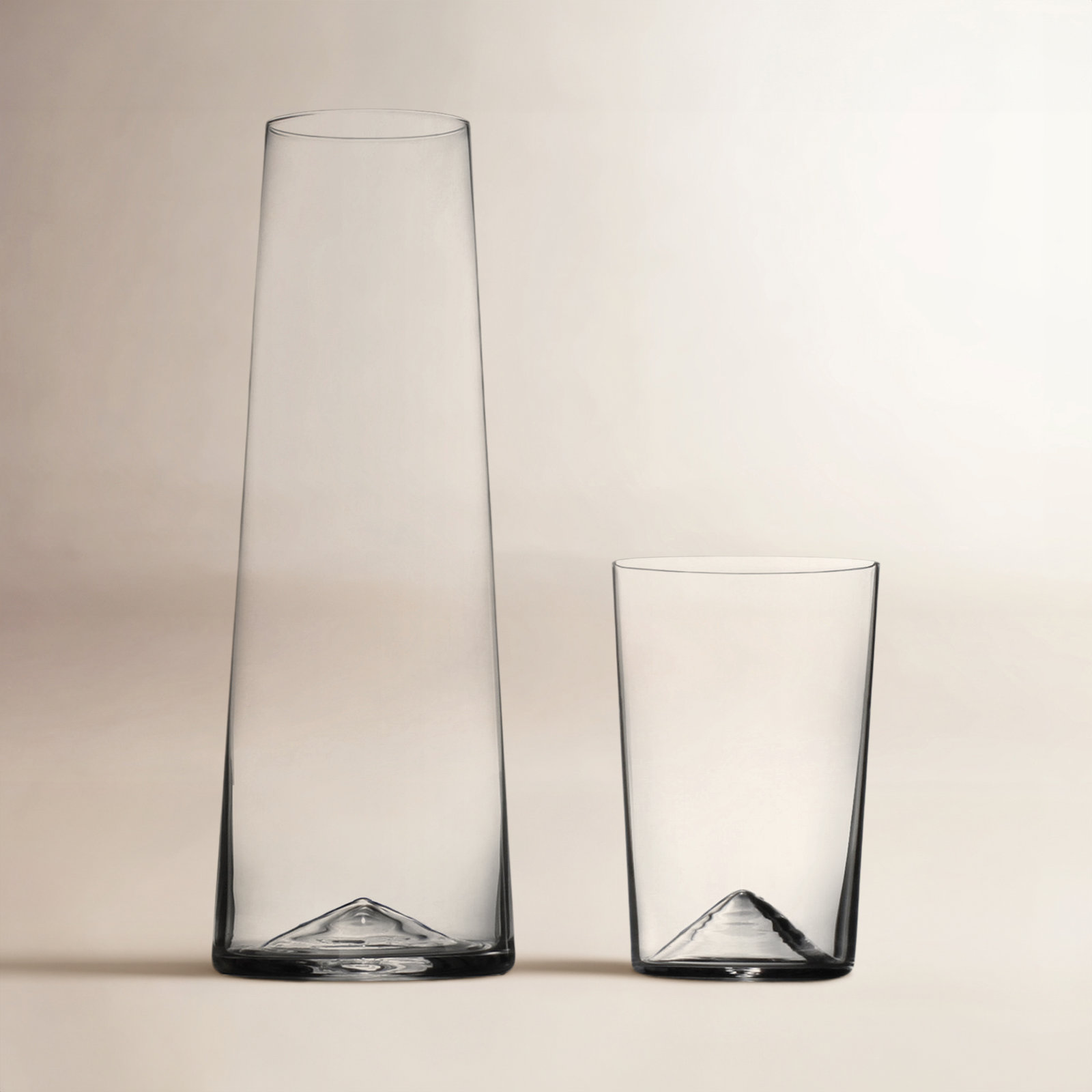 Monti 29.25oz. Pitcher