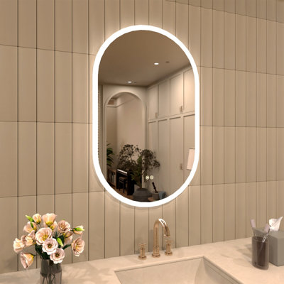 Miroir de salle de bain ovale à DEL sans cadre antibuée en cristal poli