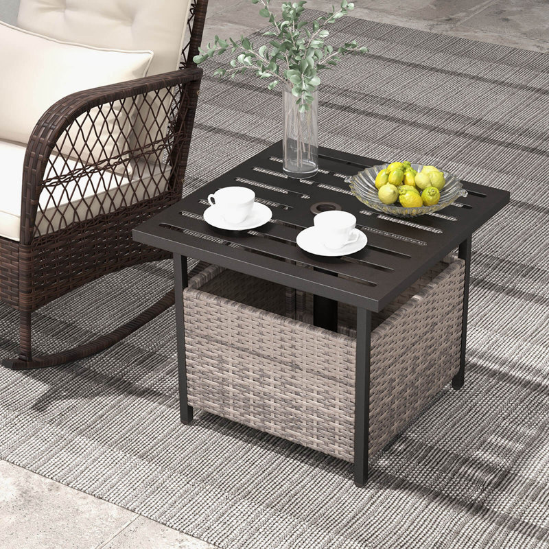 Table d'appoint en osier et rotin , Gris
