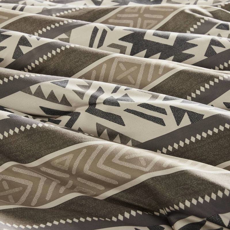 Édredon 5 pièces double / grand rayé à chevrons avec coussins décoratifs bruns. Matériau, tissu lavable à la machine et nettoyant pour les taches