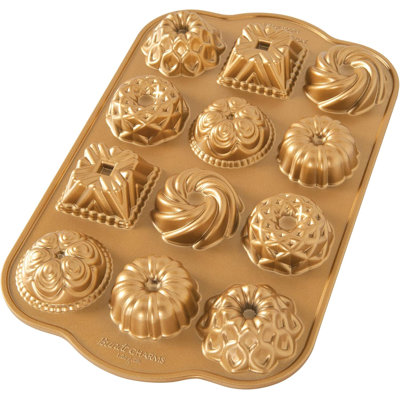 Nordic Ware Non-Stick Round fluted cake pan Charms Cake Pan