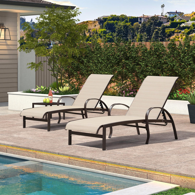 Chaise longue d'extérieur en métal avec table Darmont, Naturel