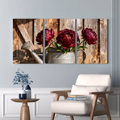 Pivoine rouge dans un seau en métal avec fond en bois, reproduction d'art sur toile tendue sur toile, ensemble de 3