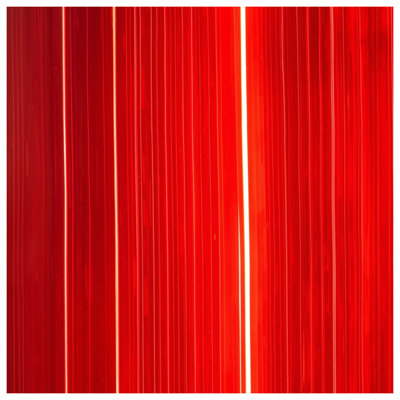Couvertures à lignes verticales rouges
