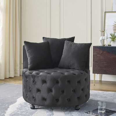 Fauteuil pivotant moderne en velours noir, avec accoudoirs à boutons et roulettes pour un confort optimal. Siège noir luxueux pour le salon.