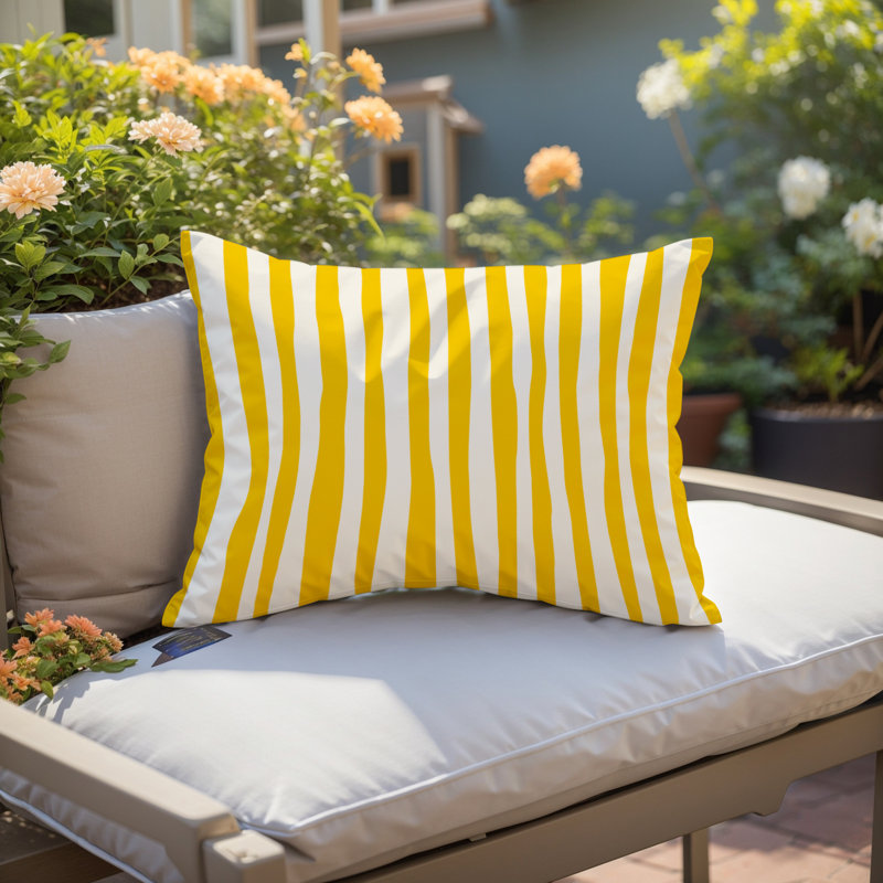 Coussin décoratif réversible Malone, Jaune / blanc cassé, H 25 po x l 18 po