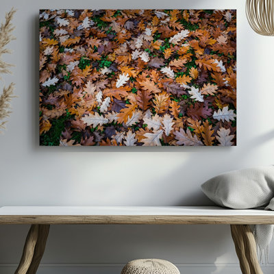 Toile, un tapis dense de feuilles d'automne qui recouvre le sol, art mural Une riche tapisserie d'oranges profondes et de bruns chaleureux pour l'art mural sur toile