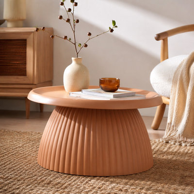 Table basse ronde légère en oxyde de magnésium et en terre cuite à centre cannelé de 27,56 po de diamètre