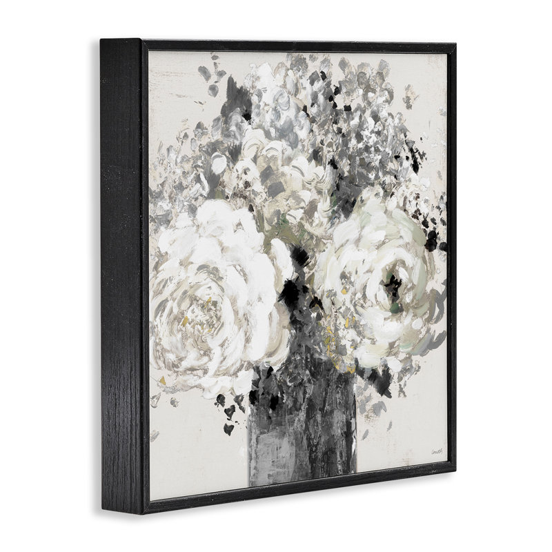 Arrangement floral audacieux et abstrait avec des fleurs expressives de couleur crème par Lanie Loreth, H 24 po x l 24 po
