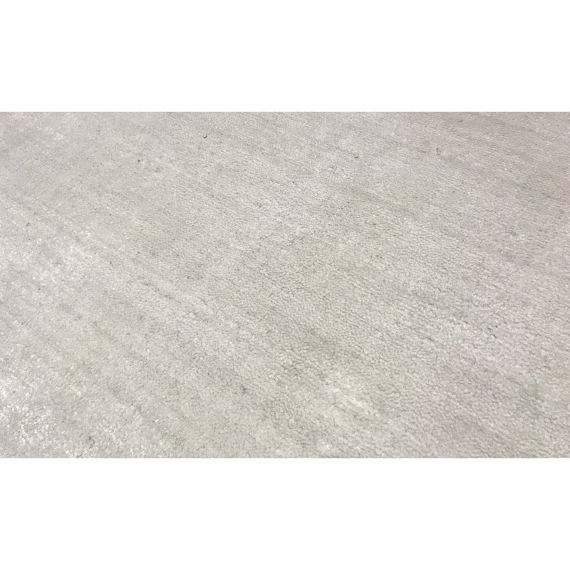 Area Rug in White, Rectangle 5'8" x 7'10"
