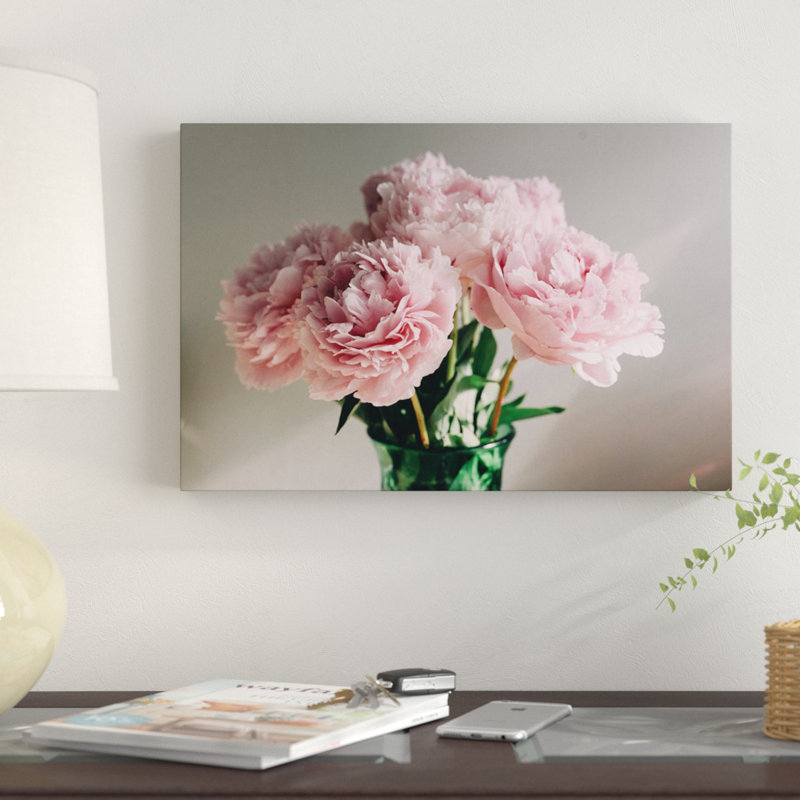 « rose pivoines on white i » sur toile, H 18 po x l 26 po x P 1,5 po, Toile avec cadre noir, Pas de tapis