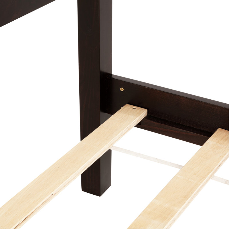 Grand lit en bois de pin avec tête de lit détaillée et plateforme stable en bois