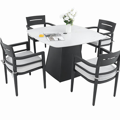Ensemble de salle à manger à piédestal d'extérieur 5 pièces, table carrée en fritté de 44 po avec base évasée et 4 fauteuils, coussins Sunbrella, aluminium antirouille, résistant aux intempéries, pour patio ou terrasse