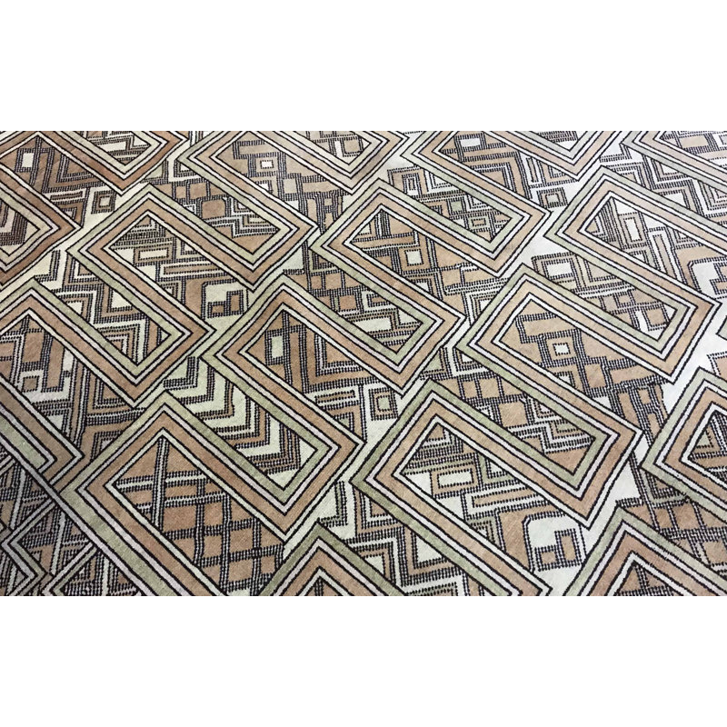 Hand-Knotted High-Quality Gray Area Rug