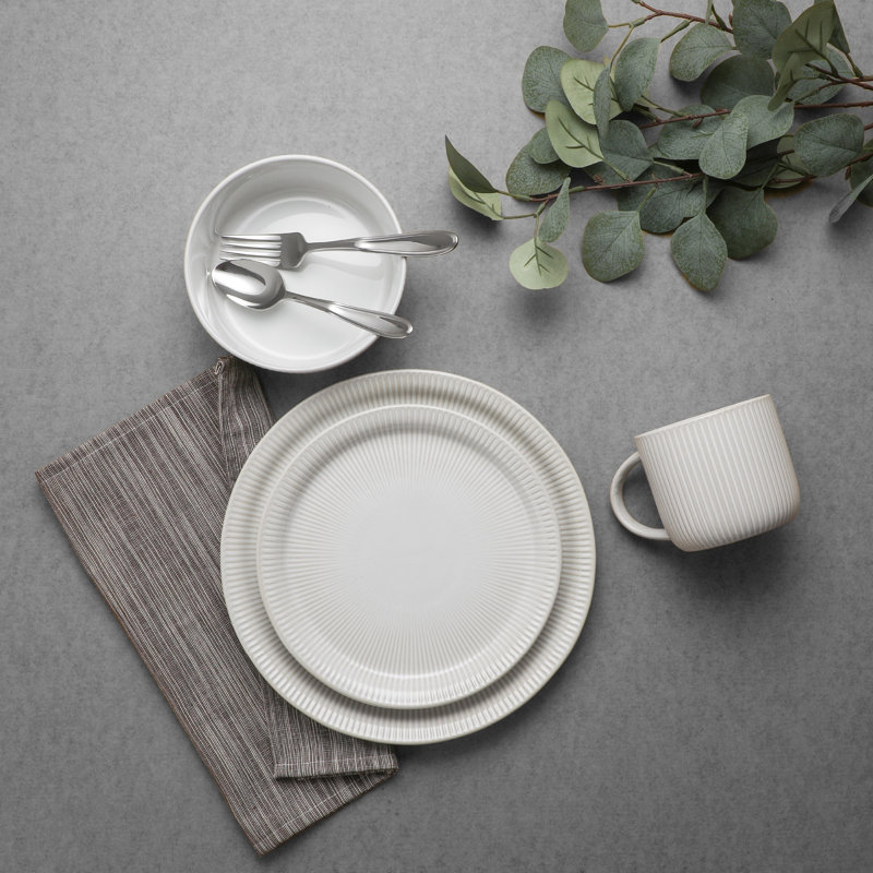 White Ceramic 16-Piece Embossed Dinnerware Set for 4