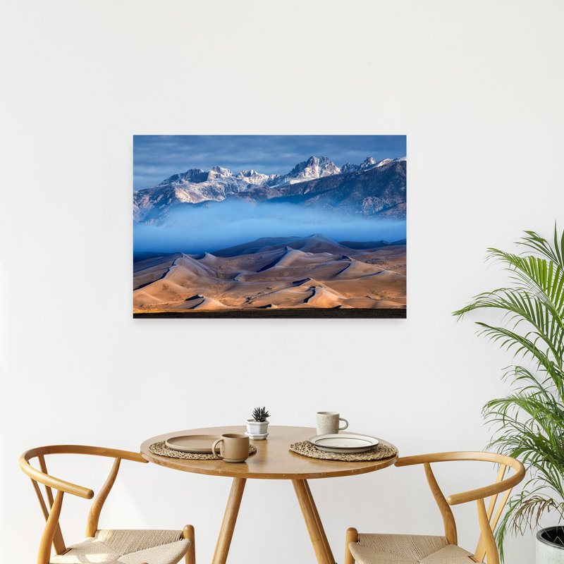 «Golden Dunes Misty Mountains Serene Tranquil Abstract Landscape Mountain», reproduction d'art murale, H 36 po x l 24 po