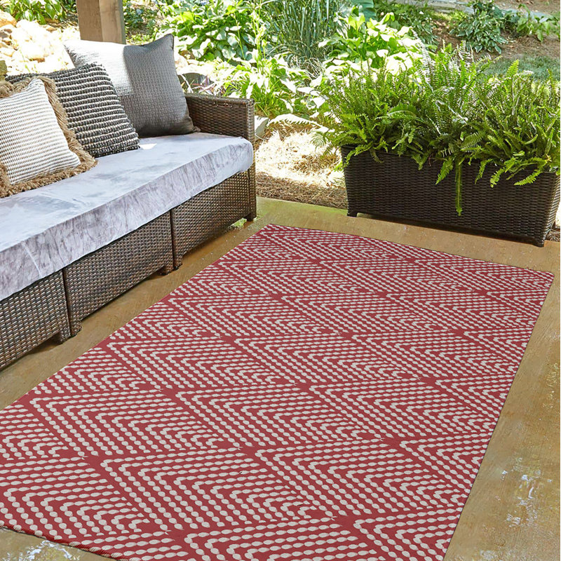 Tapis rouge / blanc en chenille tissé à la machine Fanchan, Rectangle 5 pi x 7 pi