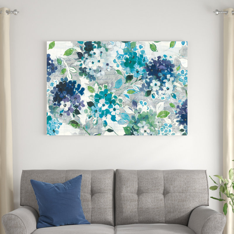«Blooming Hydrangea I» par - peinture sur toile tendue, H 32 po x l 48 po x P 1,25 po