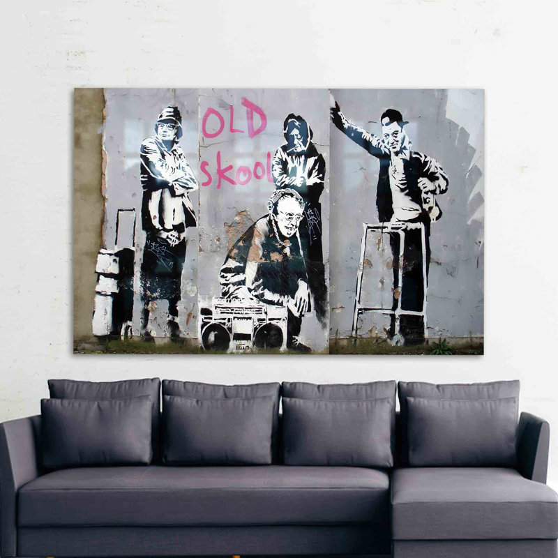 Art mural en verre unique d'inspiration graffiti avec un design emblématique des vieilles mamies Skool pour une décoration intérieure contemporaine
