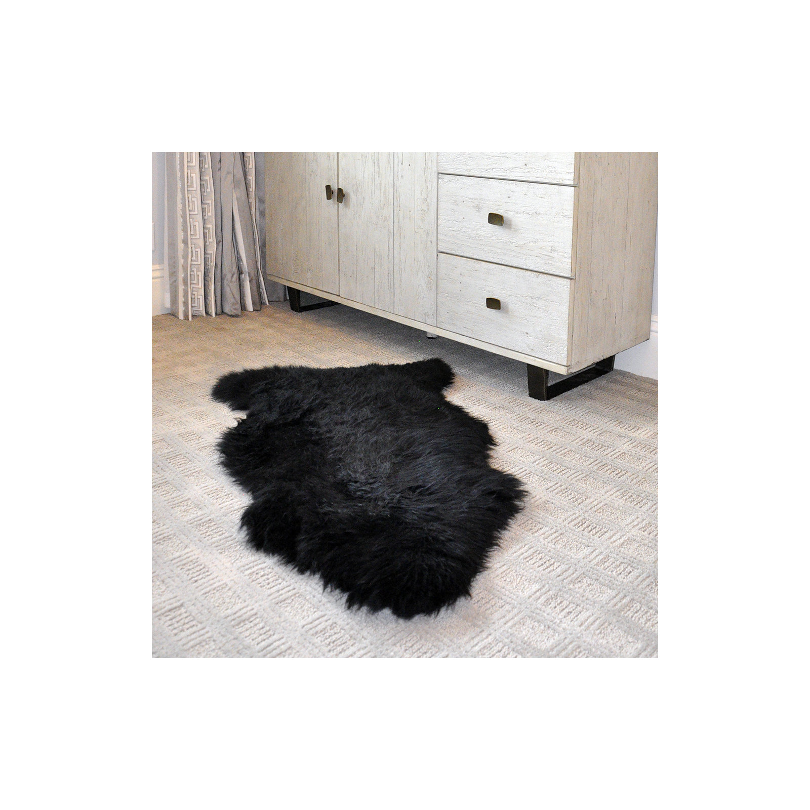 Laurens Sheepskin Black Rug, Novelty 2' x 3'