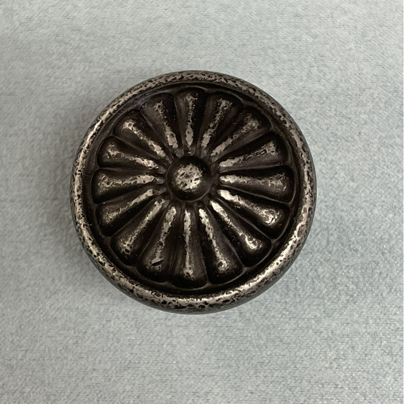 (5 Pack) 1-1/4 inch Avante Round Floral Knob, Antique English