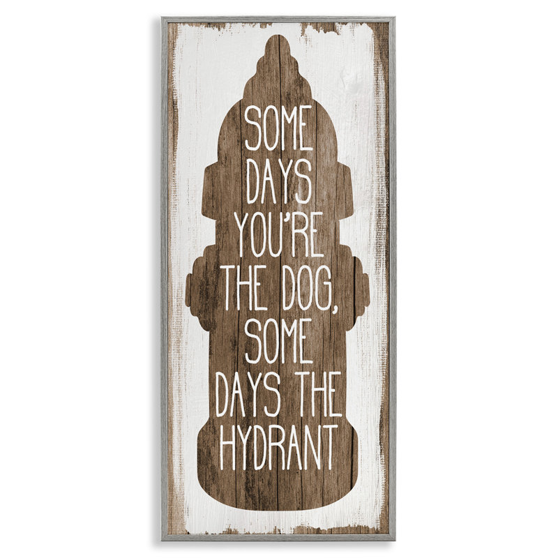 «Dog or Hydrant», métaphore giclée par Daphne Polselli, H 24 po x l 10 po, Estampe numérique Farmhouse