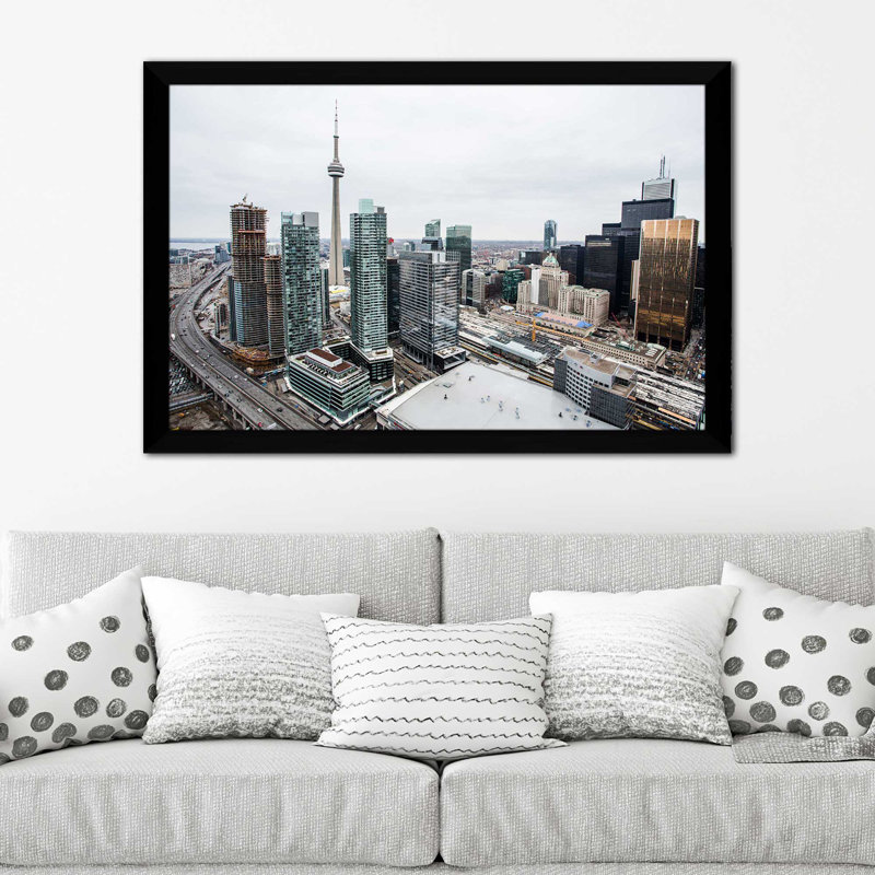 «The 6ix Canada», reproduction de photo encadrée, H 21,5 po x l 27,5 po x P 0,75 po, Cadre noir