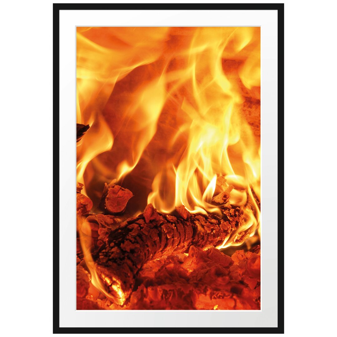 Gerahmtes Poster Gemütliches Holz im Feuer