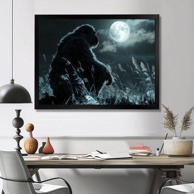 Noir et blanc clair de lune prairie Bigfoot - Bigfoot Wall Art Living Room