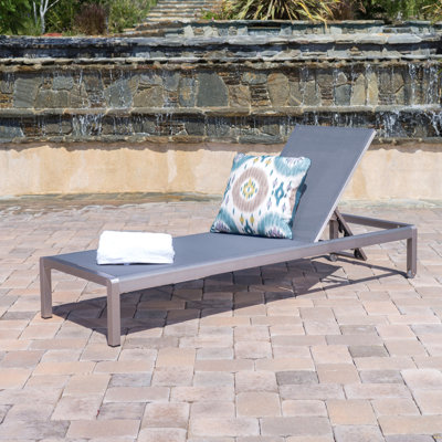 Chaise longue