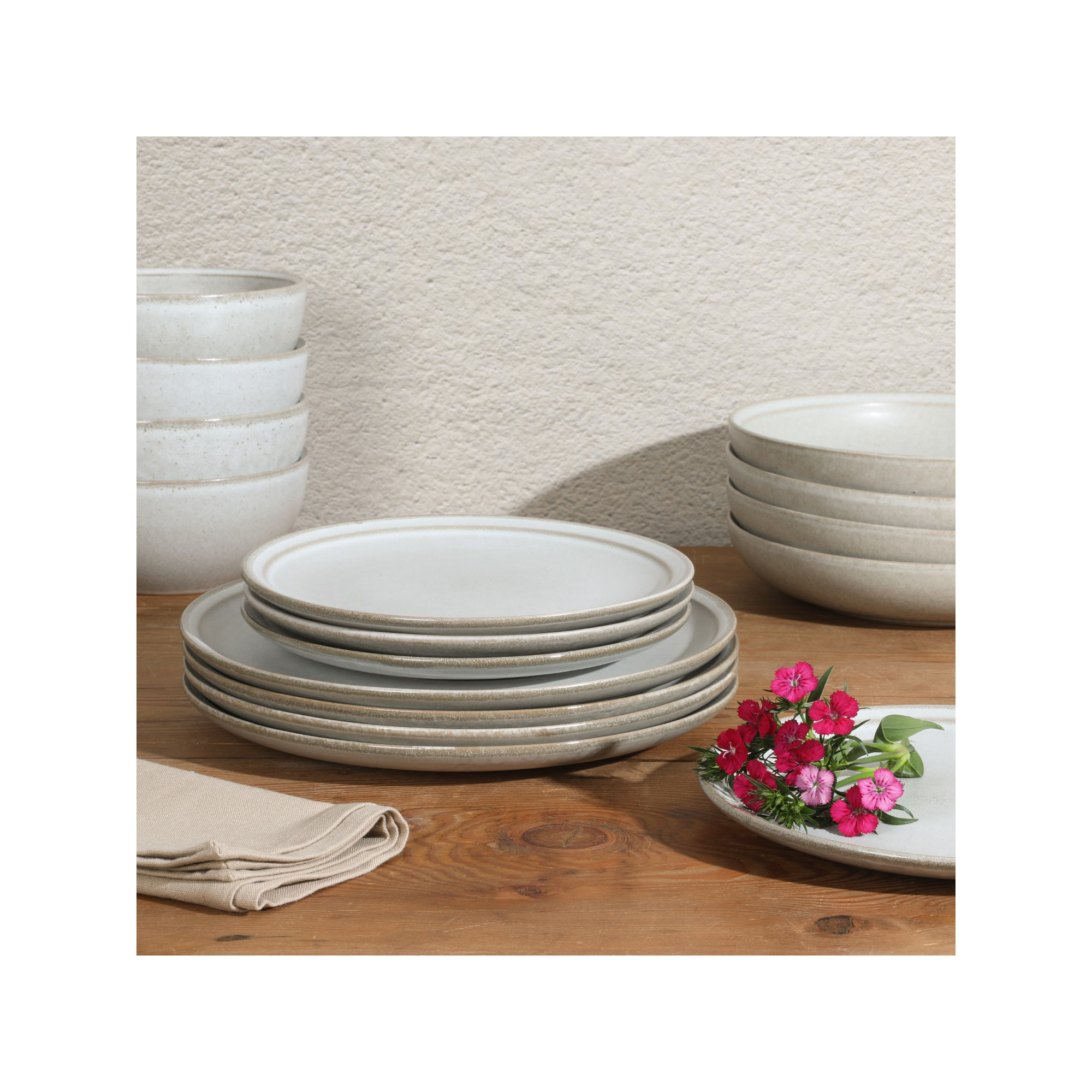 Gibson Elite Beckett Stoneware Reactive Glaze 16 Piece Plates and Bowls Dinnerware Set, White