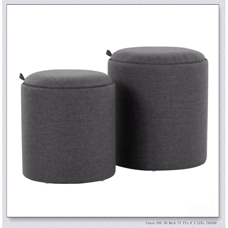 Ensemble de repose-pieds gigogne contemporain en tissu et bois, polyvalent pour des solutions de sièges, de rangement et de service supplémentaires.