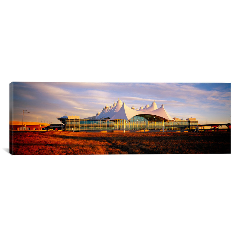Reproduction de photo sur toile «Denver International, Colorado», H 16 po x l 48 po x P 1,5 po, Toile tendue