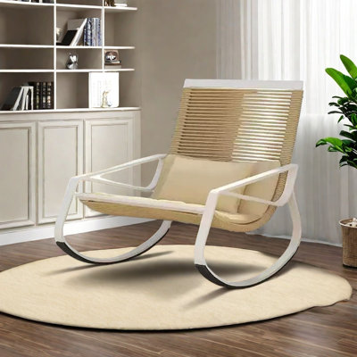 Chaise berçante tissée confortable et élégante
