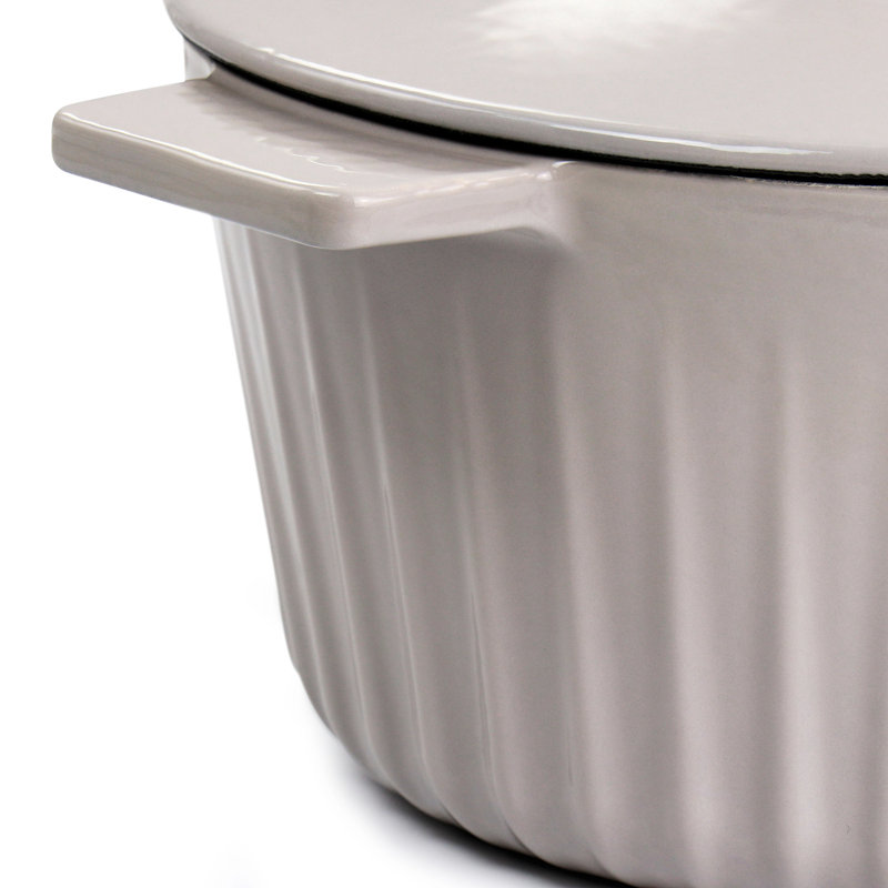 Étuve en fonte émaillée avec couvercle en gris chaud 5 pintes Martha Stewart, Taupe, 3 pintes