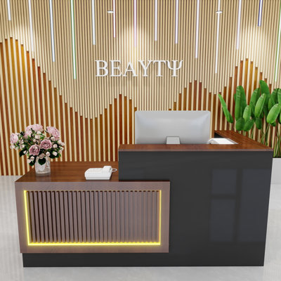 Bureau de réception en L 71 po avec comptoir, bureau de réception gris noyer et fer avec tablettes ouvertes, lumières à DEL RVB, panneau à lattes, comptoir de caisse pour bureau, magasin, salon de beauté