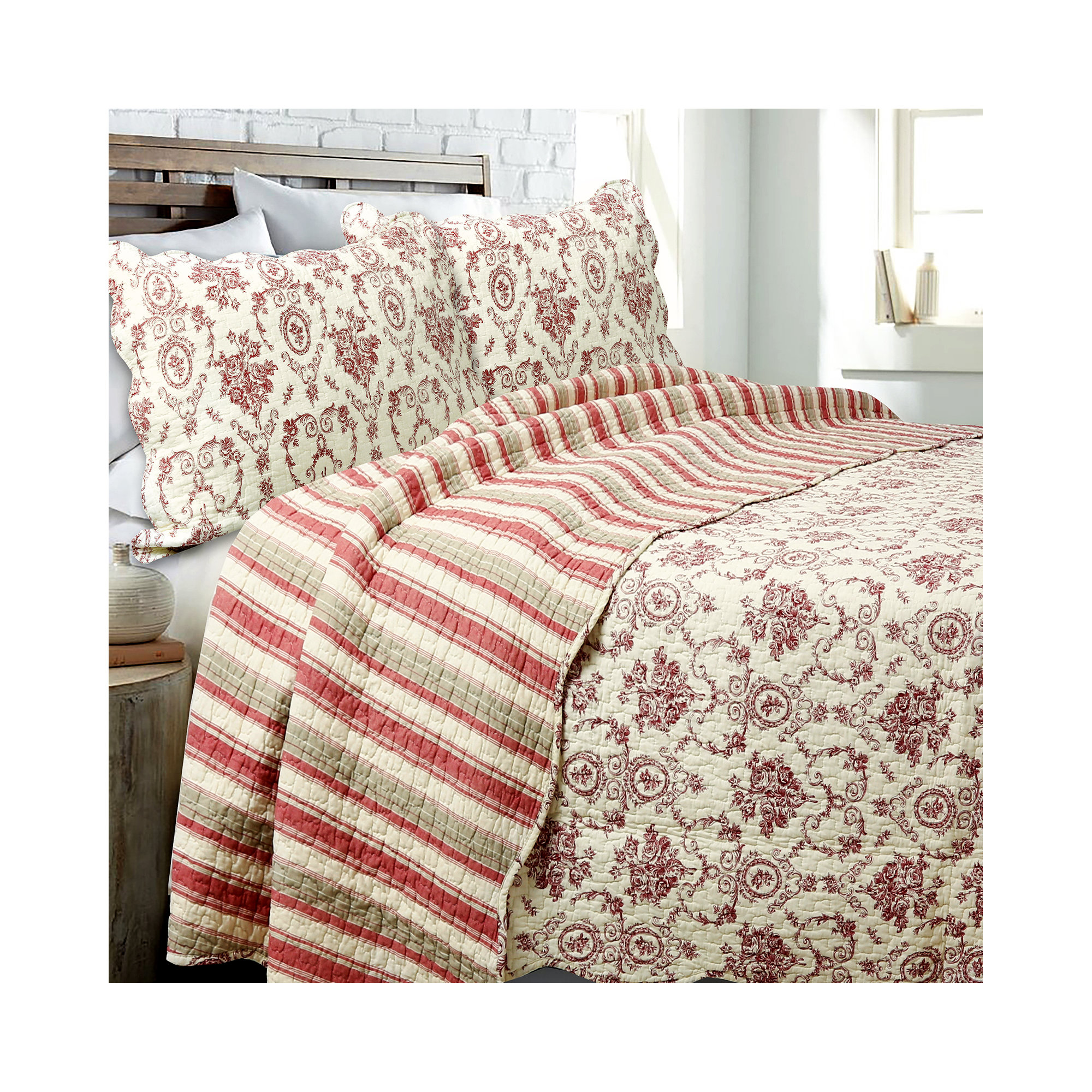 French Medallion Cotton Quilt Set, Queen Quilt + 2 Shams, Red