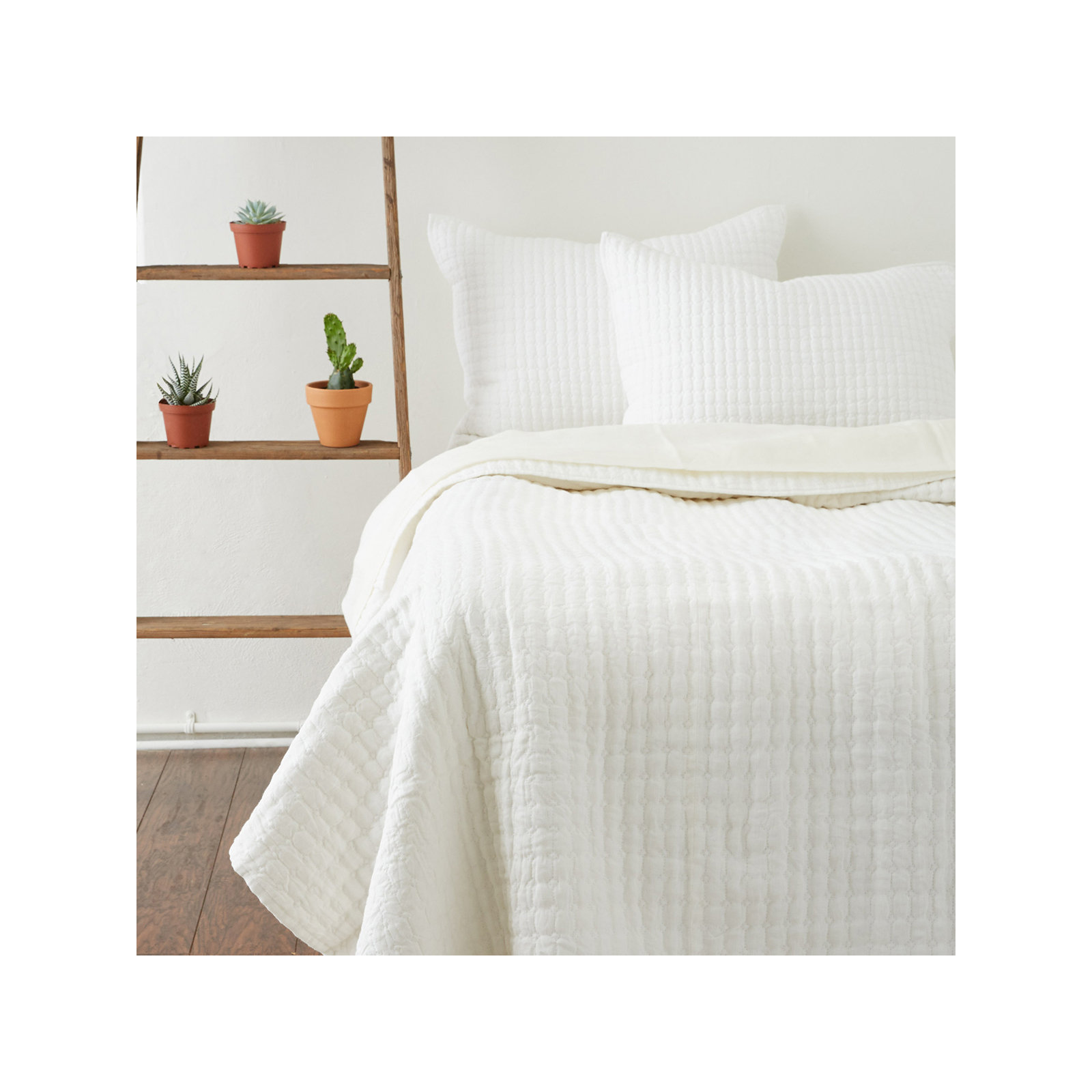 Bahari Linen Percale Quilt, White, Twin Quilt