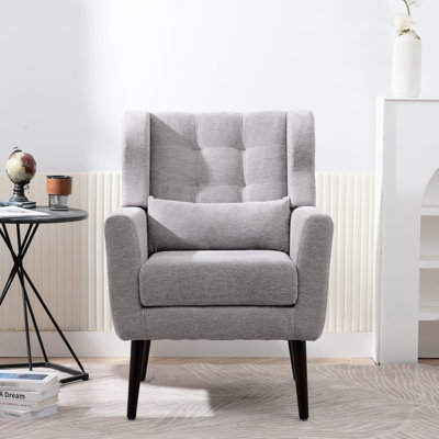 Fauteuil ergonomique en chenille de couleur grise avec pieds en bois massif pour un espace de vie confortable et confortable