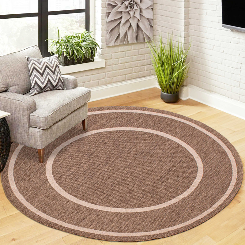 Indoor / Outdoor Rug, Round 6'7"