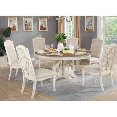 Table ronde rustique 7 pièces élégante pour salle à manger : 6 chaises d'appoint rembourrées en tissu, fini blanc antique, pied central, pieds finement sculptés et placage en bois massif.