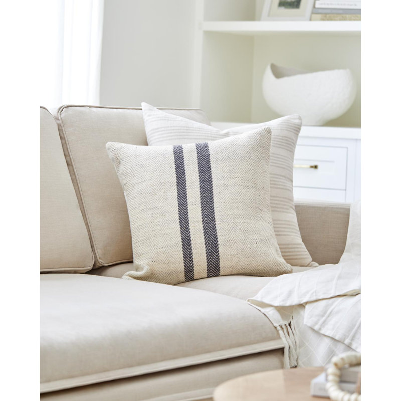 Coussin Becki Owens x Livabliss Brett, H 20 po x l 20 po, Polyester, Crème / Noir