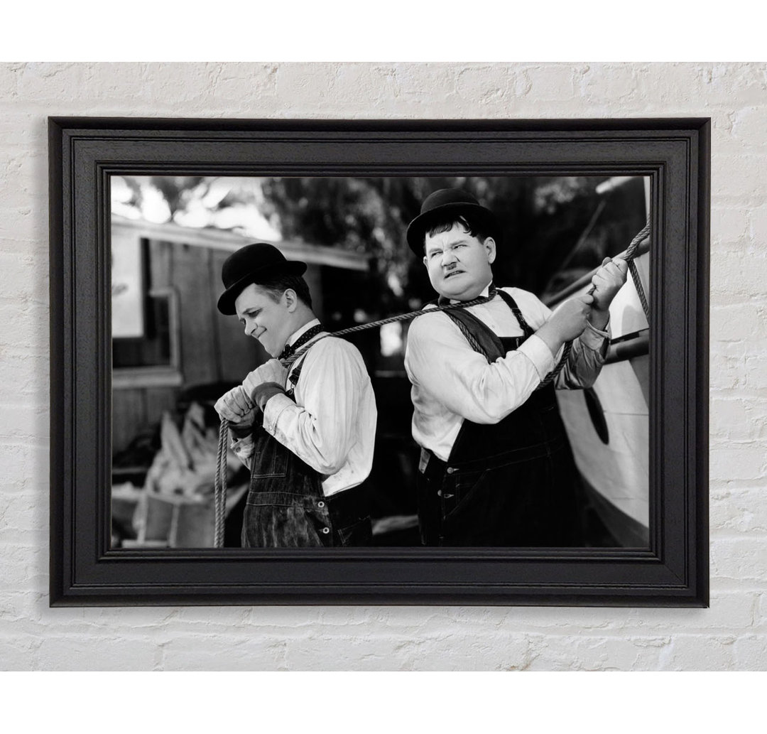 Laurel und Hardy Heave Gerahmter Druck