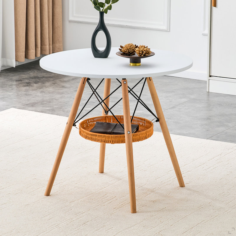 Table de salle à manger circulaire de 31,5 pouces de diamètre, plateau en panneau de fibres à densité moyenne blanc, pieds en bois massif, avec structure de panier de rangement tissé suspendu. Une table basse décontractée pouvant accueillir de 2 à 4 personnes.