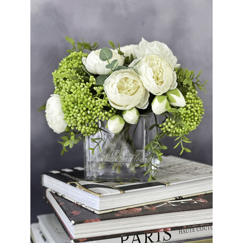 Pivoines et véritable touche rose, baies, arrangement artificiel, centre de table, floral français, Blanc / Blanc