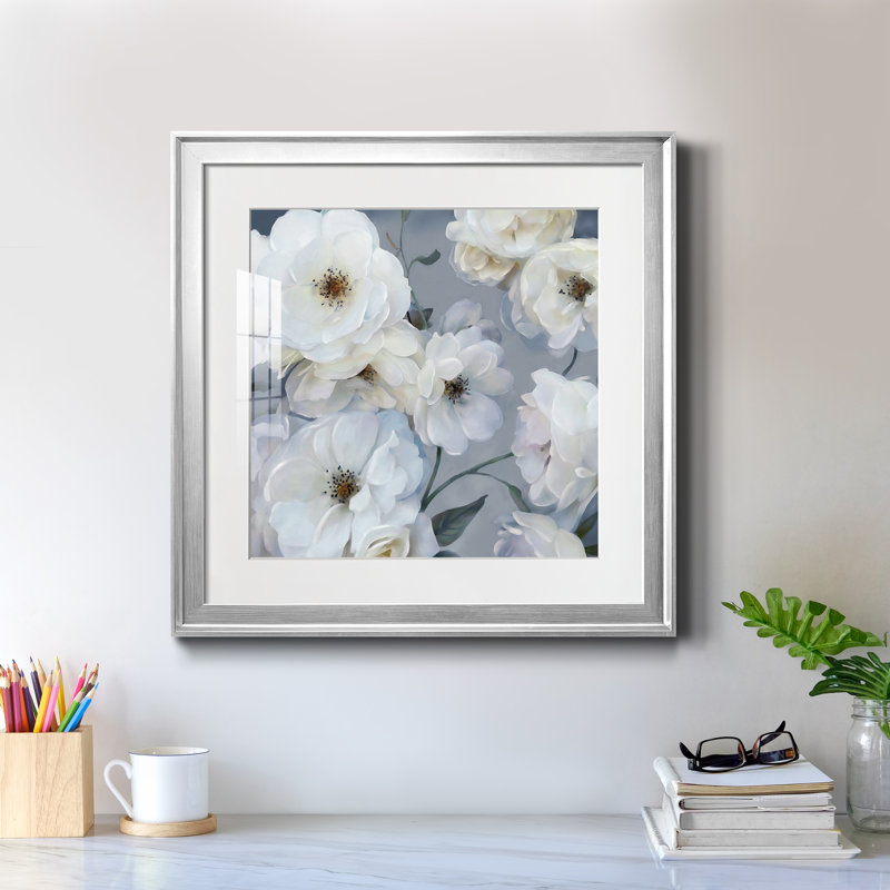 Timeless Climbing Rose - Peinture encadrée, H 22,5 po x l 22,5 po x P 1,5 po, Encadrement argenté