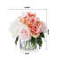 Arrangement floral rose dans un vase en verre
