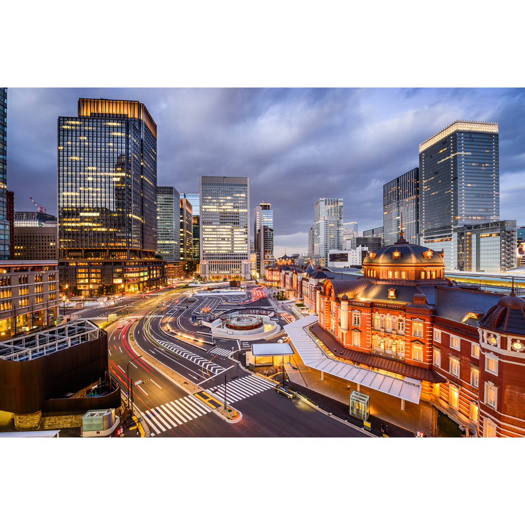 Marunouchi District, Tokyo Cityscape von SeanPavonePhoto - Leinwand Kunstdrucke