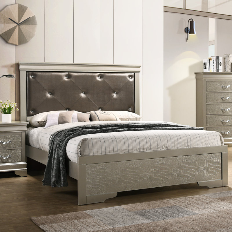 Upholstered Standard Bed, Full