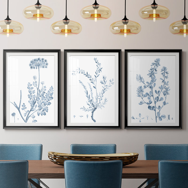 Antique Botanical in Blue V - reproduction encadrée sur mesure de qualité supérieure - 3 pièces